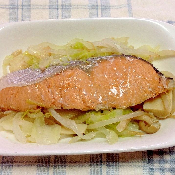 フライパンで簡単 鮭と野菜の蒸し焼き レシピ 作り方 By Simakis 楽天レシピ フライパンで簡単 鮭と野菜の蒸し焼き レシピ 作り方 By Simakis 楽天レシピ